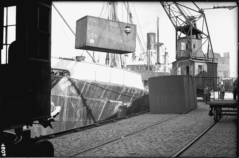 Hafen Hamburg 1939-45: Aufrüstung, Zwangsarbeit und Plünderung jüdischen Foto: Gustav Werbeck, HHLA 1939, Stiftung Historische Museen Hamburg (SHMH)